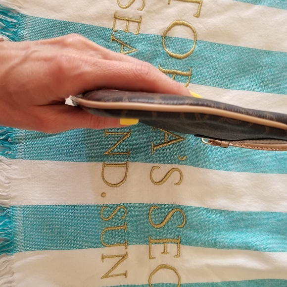 Cache Calvin Klein - Picture 5 of 8